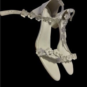 Vintage fashion style faux pearl White Heels with Floral Accents